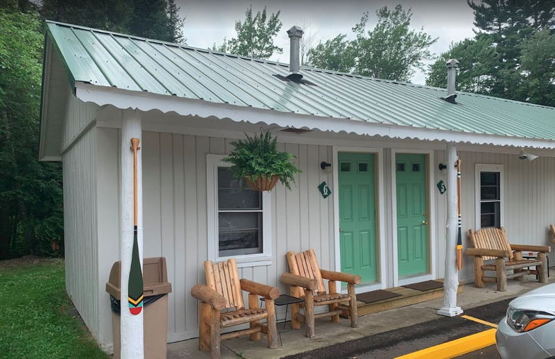 Paddlers Inn (Christmas Motel) - Paddlers Inn